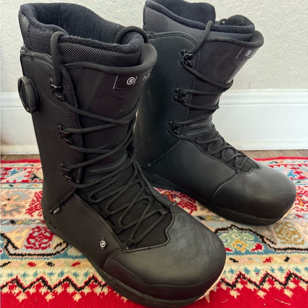 Lightly used Fuse snowboard boots.  Open to offers!